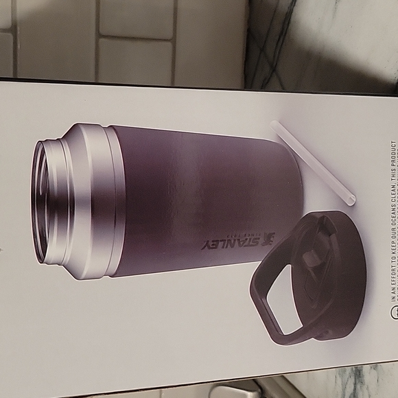 🆕Stanley Ice Flow Flip Straw 64 oz. Jug - Picture 4 of 5